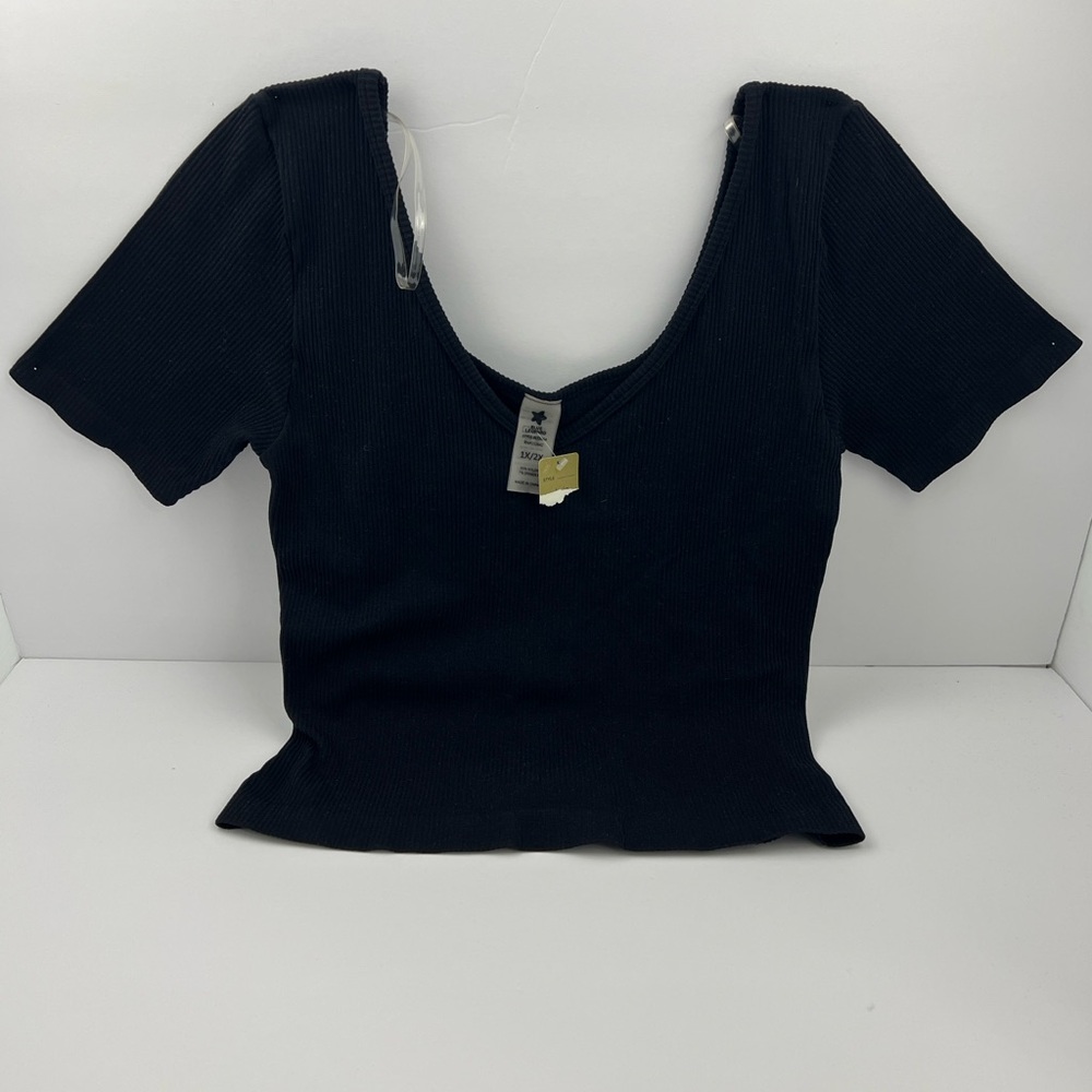 BLUE LEOPARD LADIES BLOUSE, BLACK, 93% NYLON 7% SPANDEX, SIZE 1X/2X, STRETCHY